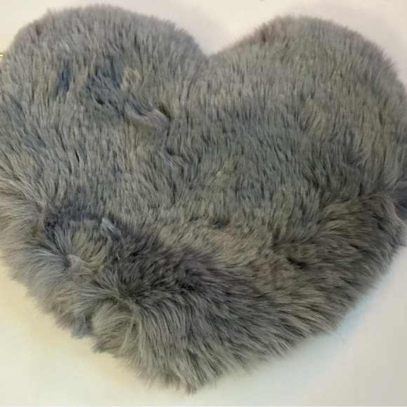 Plush Heart-Shaped Crossbody Bag, Gray, Gold Chain, Trendy & Cute Purse - Picture 8 of 14